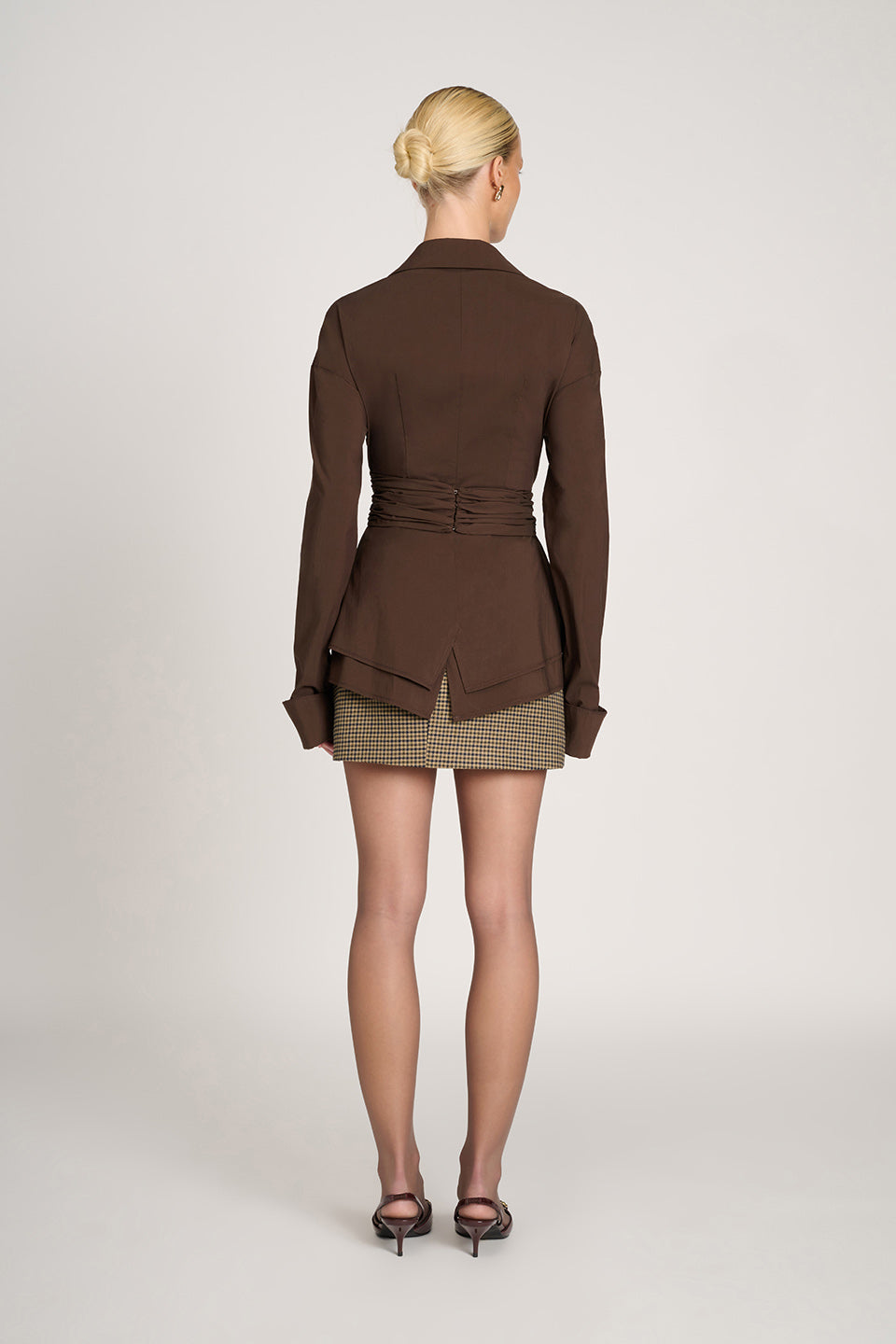 Valdessa – Cinched waist silhouette – Tailored shirt
