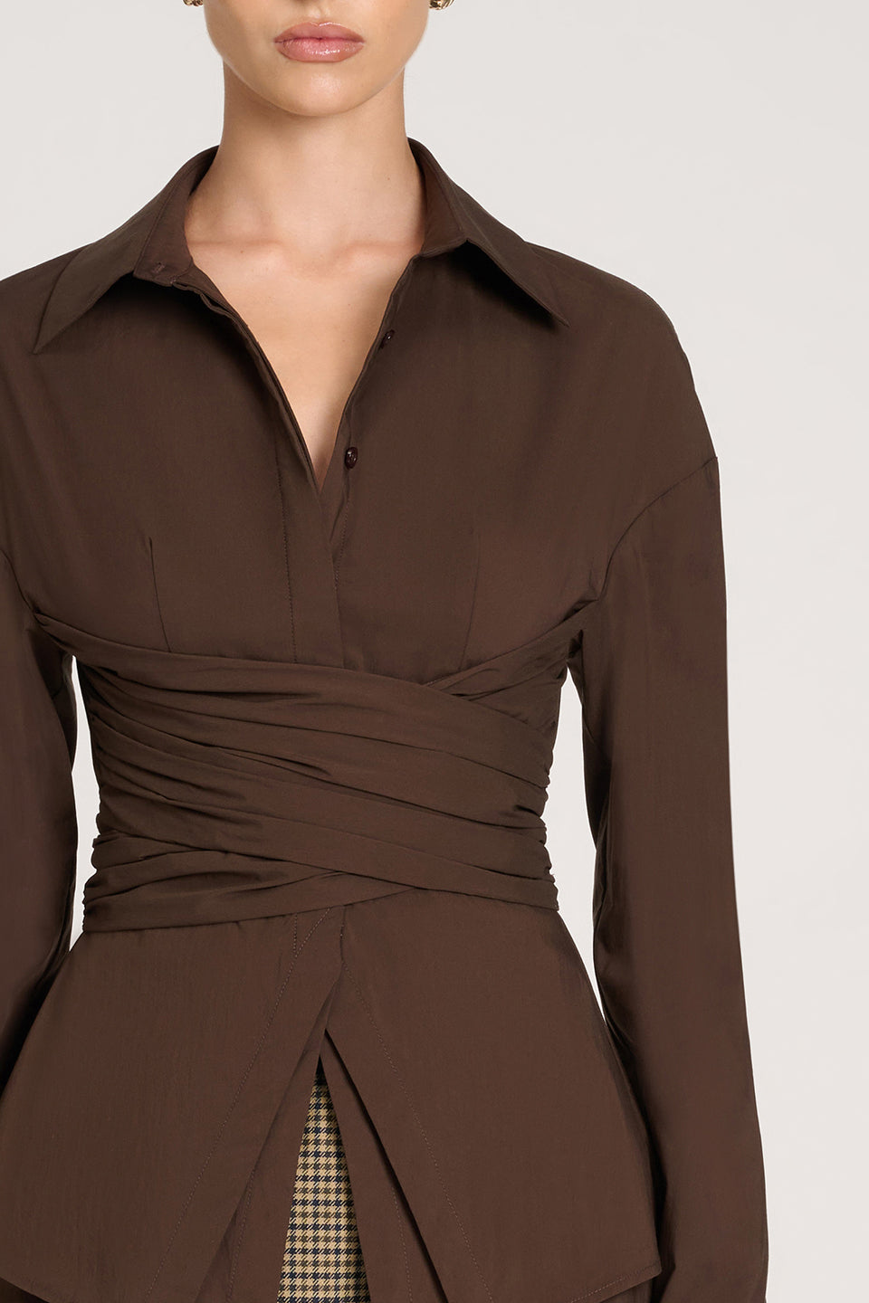 Valdessa – Cinched waist silhouette – Tailored shirt